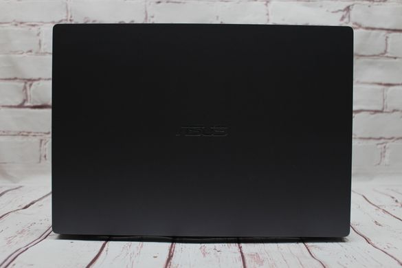 Asus ExpertBook P5440F.