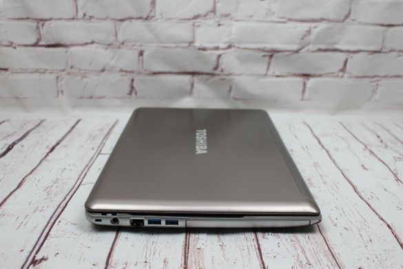 Toshiba Satellite P855