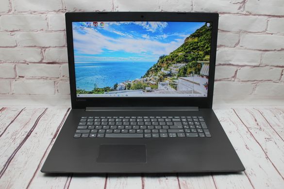 Lenovo IdeaPad 330-17IKB.