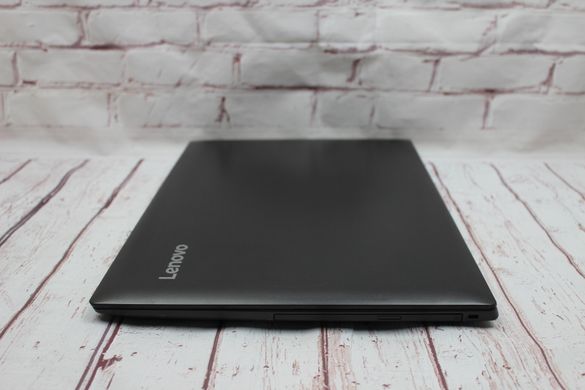 Lenovo IdeaPad 330-17IKB.