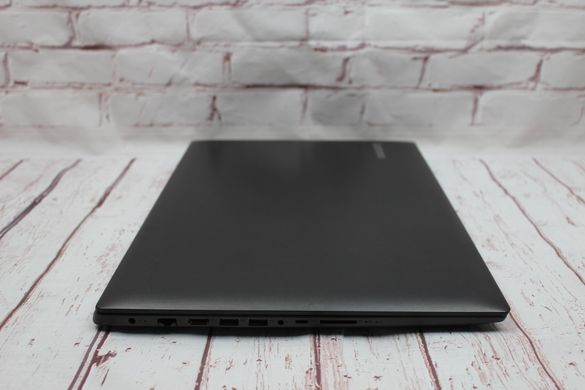 Lenovo IdeaPad 330-17IKB.