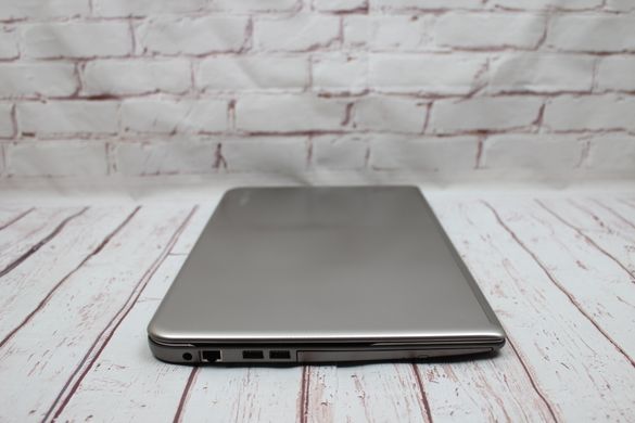 Toshiba Satellite P55